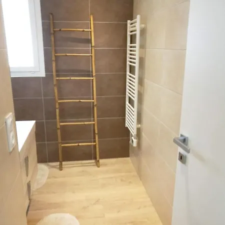 Отель De 2 Avec Piscine Privee Jardin Clos Et Wifi A 4*