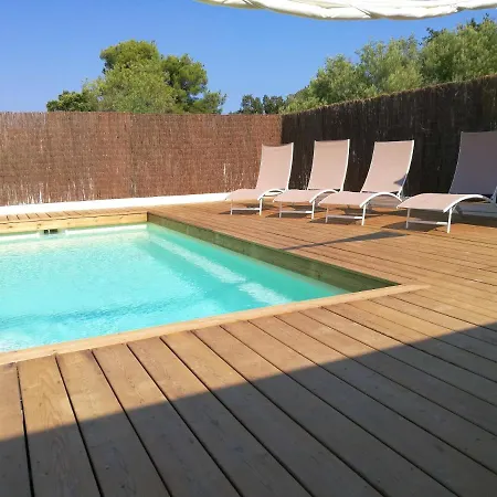 Hotel De 2 Avec Piscine Privee Jardin Clos Et Wifi A